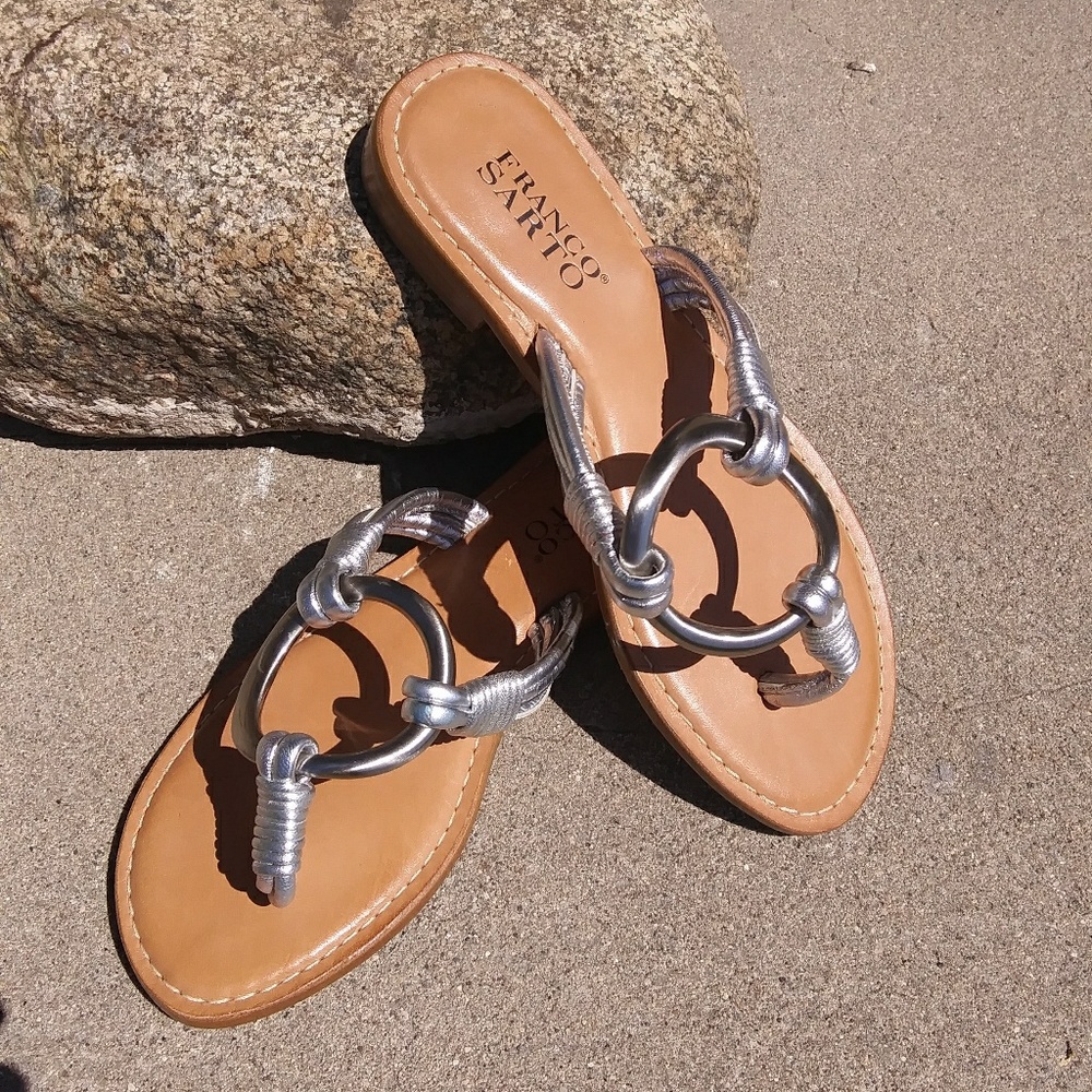 NWT Franco Sarto Flat Thong Sandals.  Women's 6